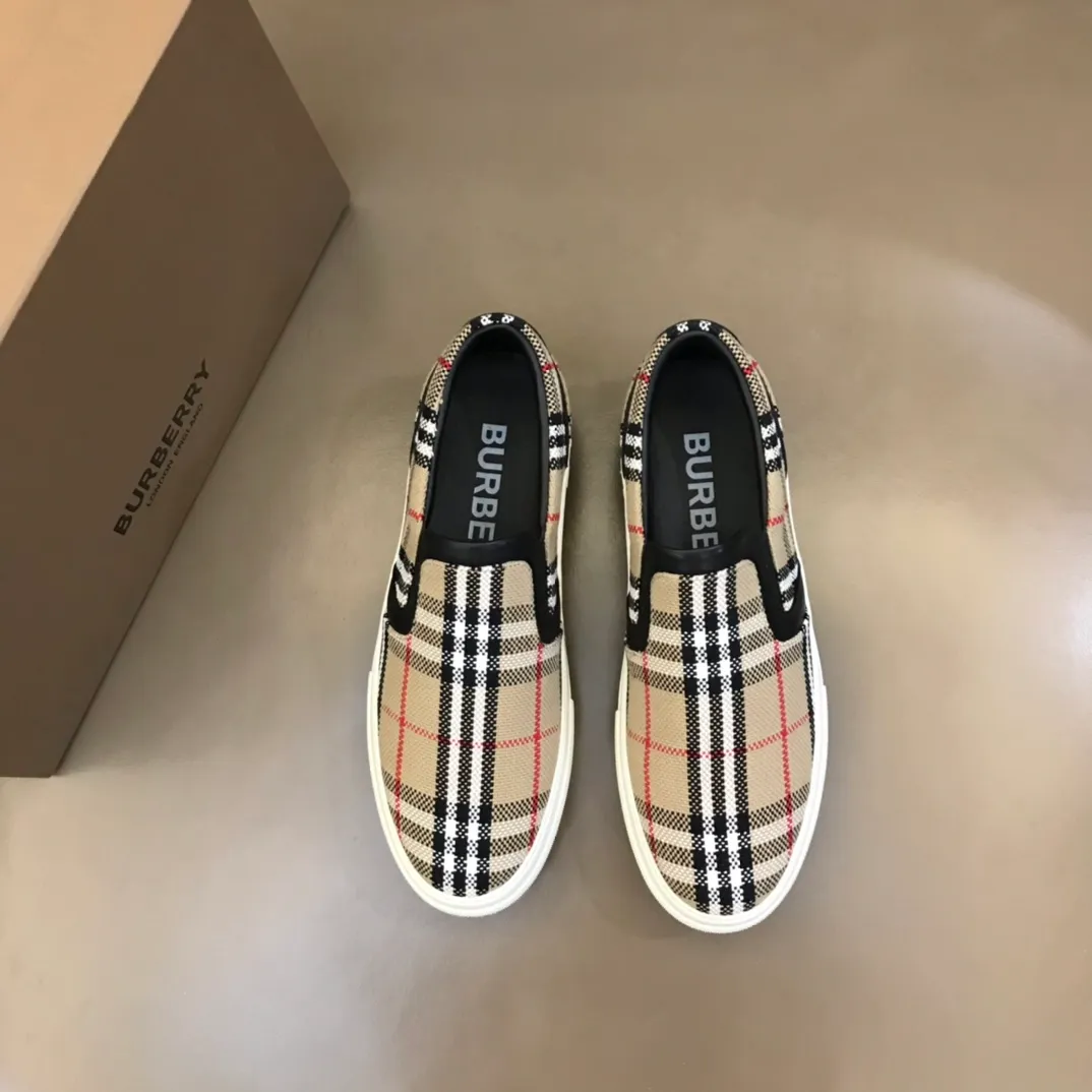 Men's Men's Shoes💰380 B's Couple Style Classic low-top sneakers are reinterpreted with Vintage retro plaid cotton material and decorated with a new brand logo. First-layer cowhide lining, embossed Burberry logo on the heel, and original TPU outsole! Male 38-44 (45 46 customized)